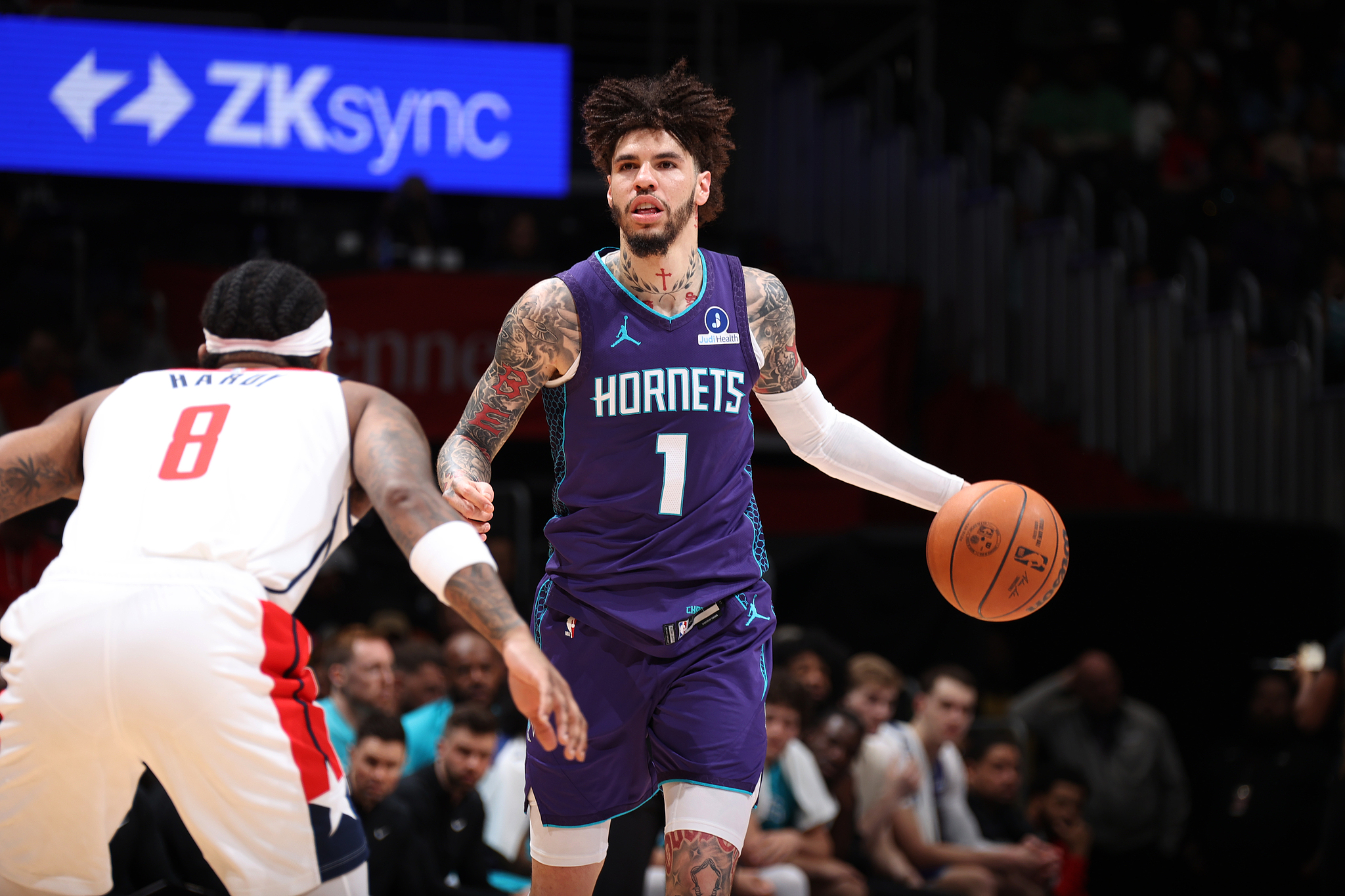 星空体育中国官网-“三球”鲍尔37+8+7克努佩尔28+7+4 黄蜂胜奇才